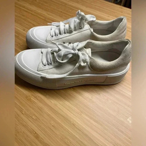Alexander Mcqueen sneakers white, US size 8.5 M or 10 F - Picture 2 of 7